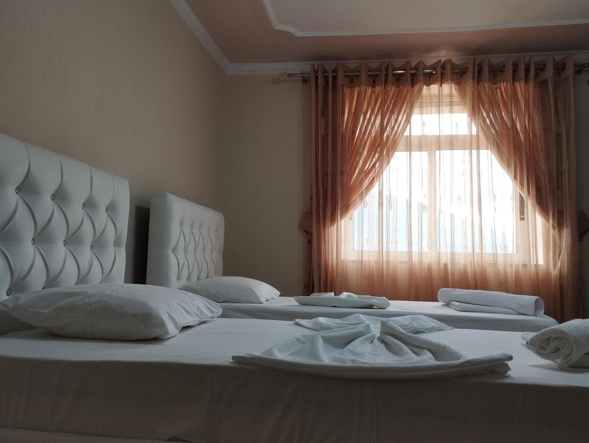 Rondo Guesthouse Gjirokastër Dış mekan fotoğraf