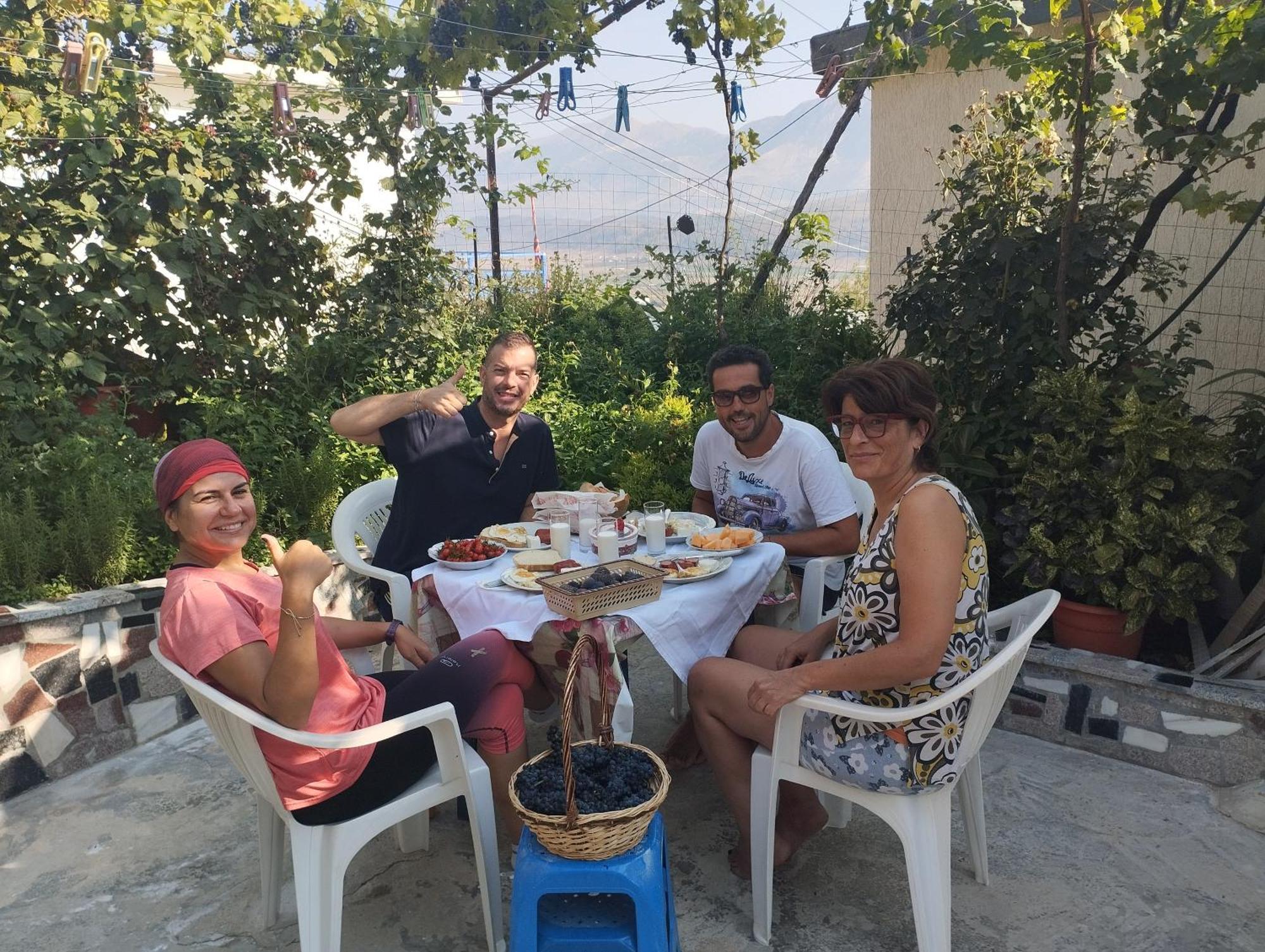 Rondo Guesthouse Gjirokastër Dış mekan fotoğraf
